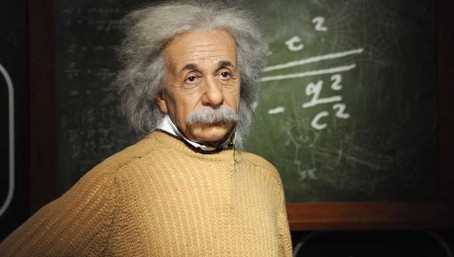 Albert Einstein Kimdir