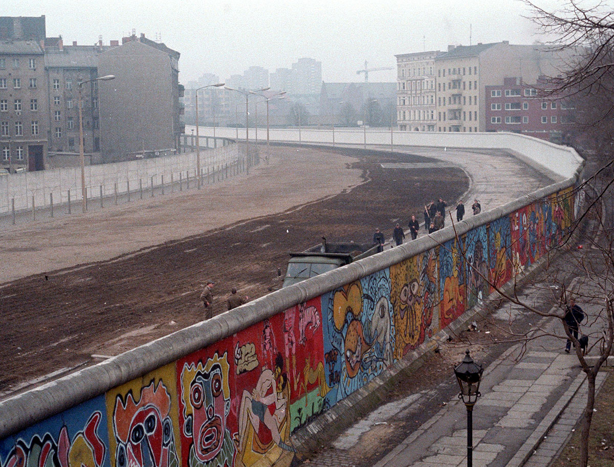 Berlin Duvarı Neden Yapıldı ve Neden Yıkıldı? 2 Berlin Duvarı Neden Yapıldı ve Neden Yıkıldı?